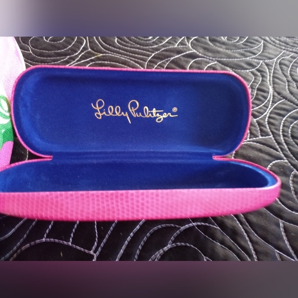 Lilly Pulitzer Pink Floral Cosmetics Bag and Pink Lily Pulitzer Eye Wear Case - Picture 15 of 15